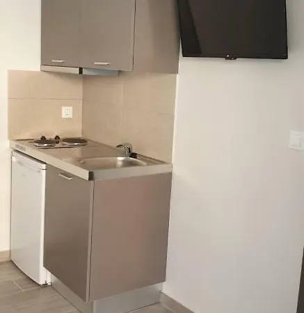 Chriselia 1 * נאה רודה